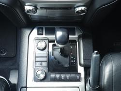 2017 Toyota
Landcruiser VX