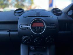 2009 Mazda
2 Neo