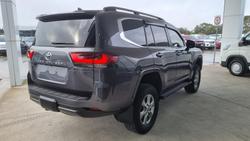 2022 Toyota
Landcruiser VX