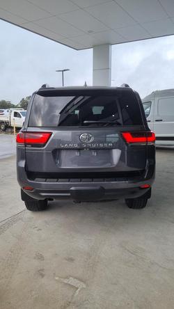 2022 Toyota
Landcruiser VX
