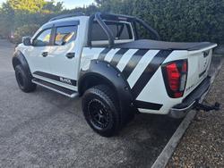 2017 Nissan
                Navara ST-X N-SPORT Black Edition