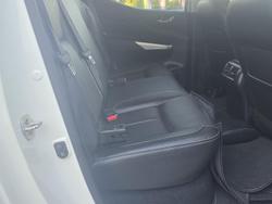 2017 Nissan
Navara ST-X N-SPORT Black Edition
