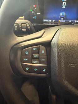 2023 Ford
Everest Ambiente