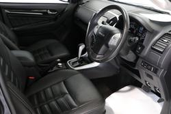 2021 Isuzu
MU-X LS-T