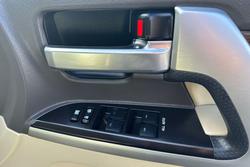 2020 Toyota
Landcruiser VX