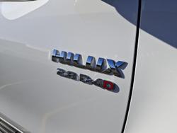 2025 Toyota
Hilux SR 48V