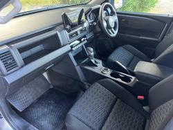 2024 Mitsubishi
Triton GLX