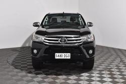2017 Toyota
Hilux SR5
