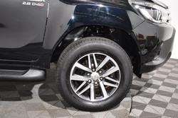 2017 Toyota
Hilux SR5