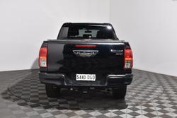 2017 Toyota
Hilux SR5
