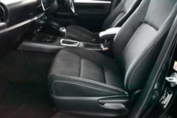 2017 Toyota
Hilux SR5