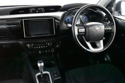 2017 Toyota
Hilux SR5
