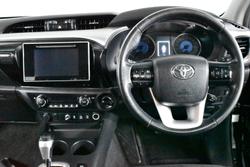 2017 Toyota
Hilux SR5