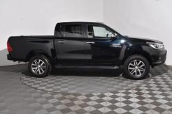 2017 Toyota
Hilux SR5