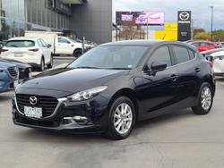 2017 Mazda
3 Maxx