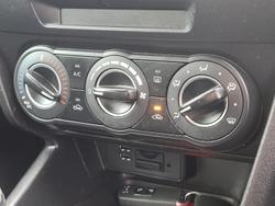 2017 Mazda
3 Maxx