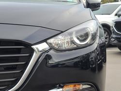 2017 Mazda
3 Maxx