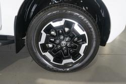 2024 Nissan
                Navara ST-X
