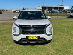 2024 Mitsubishi Outlander ES