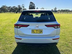 2024 Mitsubishi Outlander ES ZM MY24 White Diamond