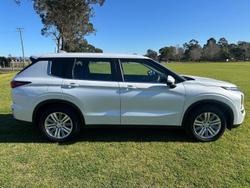2024 Mitsubishi Outlander ES ZM MY24 White Diamond