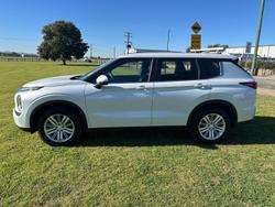 2024 Mitsubishi Outlander ES