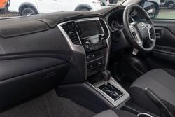 2023 Mitsubishi
Triton GLX-R