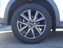2017 Mazda
CX-5 Akera