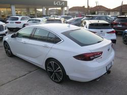 2018 Holden
                Calais V