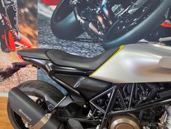 2019 HUSQVARNA VITPILEN 701 WHITE ARROW
