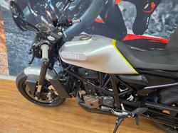 2019 HUSQVARNA VITPILEN 701 WHITE ARROW