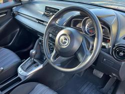 2014 Mazda
                2 Neo