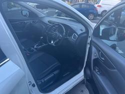 2021 Nissan
                QASHQAI ST