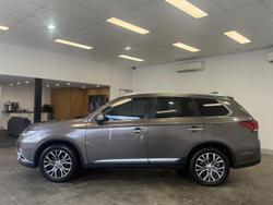 2017 Mitsubishi
Outlander Exceed