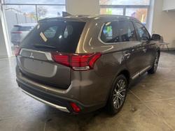 2017 Mitsubishi
Outlander Exceed