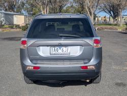2013 Mitsubishi
                Outlander LS