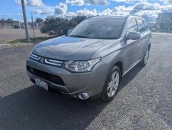 2013 Mitsubishi
                Outlander LS