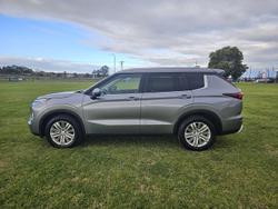 2023 Mitsubishi
Outlander LS