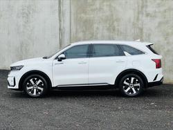 2021 Kia
                Sorento Sport
