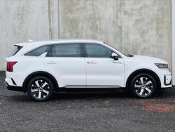 2021 Kia
                Sorento Sport