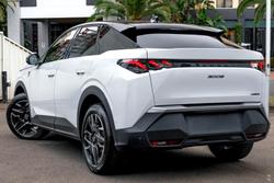 2025 Peugeot 3008 GT Premium Hybrid P64 MY25 Okenite White