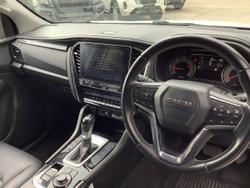 2023 Isuzu
MU-X LS-T