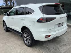 2023 Isuzu
MU-X LS-T
