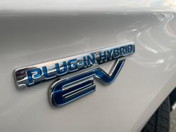 2019 Mitsubishi
Outlander PHEV ES