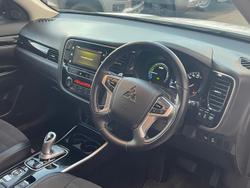2019 Mitsubishi
Outlander PHEV ES