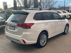 2019 Mitsubishi
Outlander PHEV ES