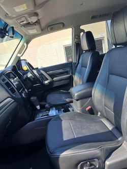2016 Mitsubishi
Pajero GLS