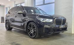 2020 BMW
X5 M50i