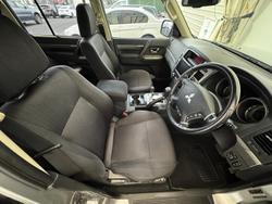 2020 Mitsubishi
                Pajero GLX