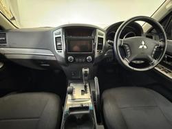 2020 Mitsubishi
                Pajero GLX